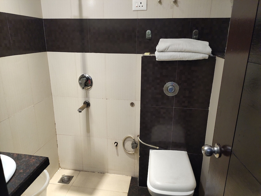 Hotel Anand Retreat Kaushambhi, Ghaziabad
