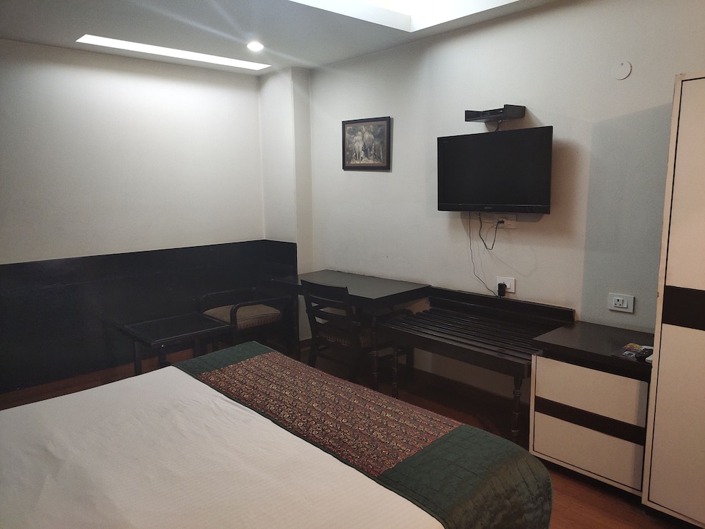 Hotel Anand Retreat Kaushambhi, Ghaziabad