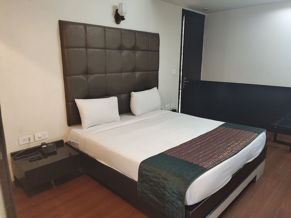 Hotel Anand Retreat Kaushambhi, Ghaziabad