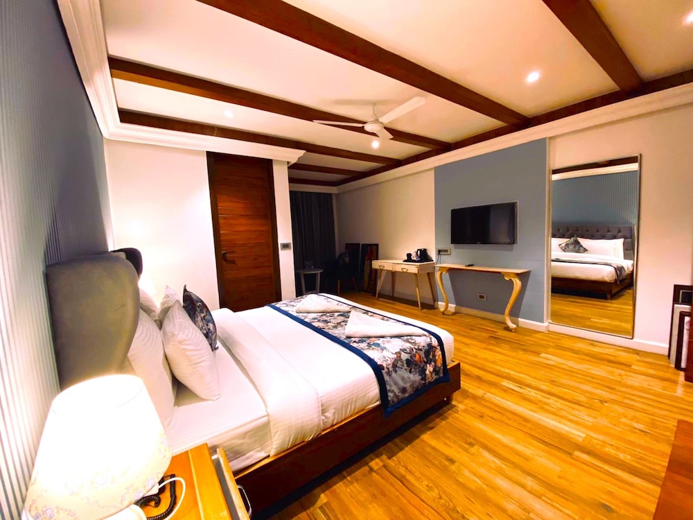 Hotel Sapling Mussoorie - 500 Mtr from Picture Palace Mall Road