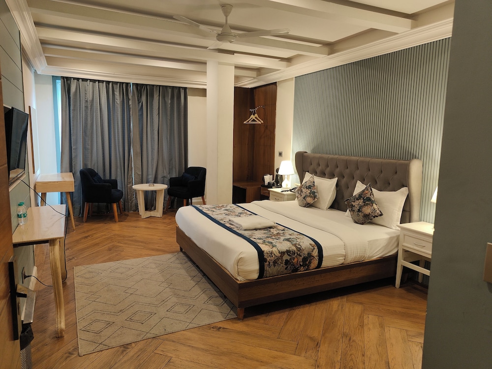 Hotel Sapling Mussoorie - 500 Mtr from Picture Palace Mall Road