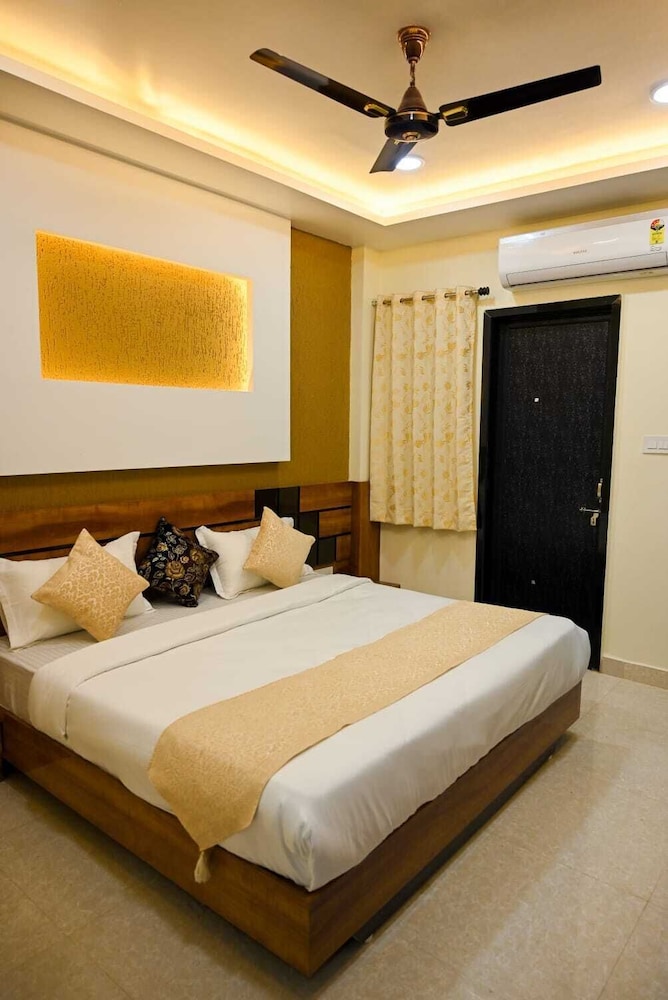 Hotel Golden Bliss