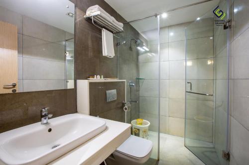 Hotel Saradha Grande