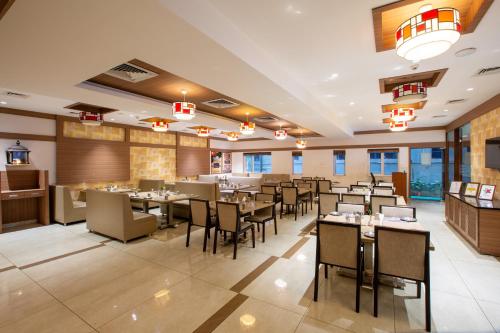 Hotel Saradha Grande