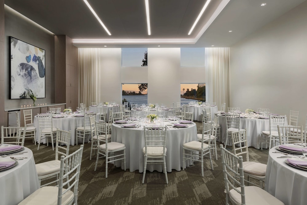 AC Hotel San Francisco Airport/Oyster Point Waterfront