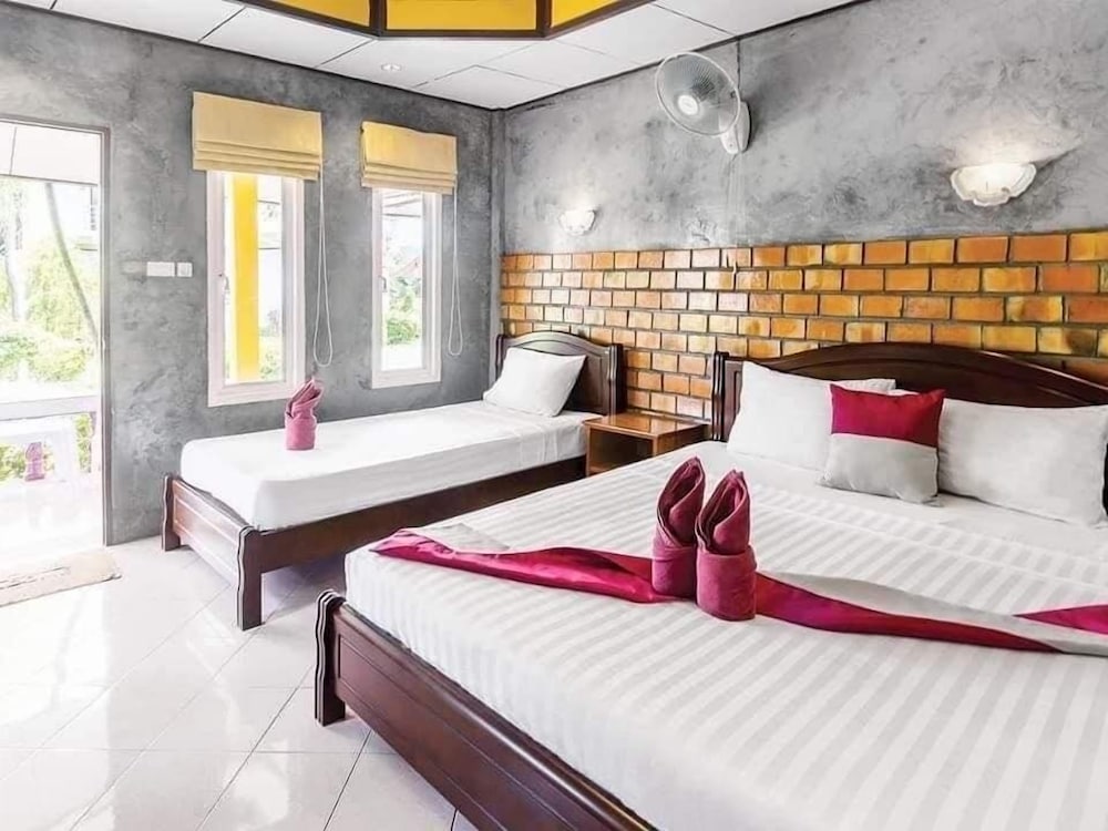Lanta New Beach Bungalows