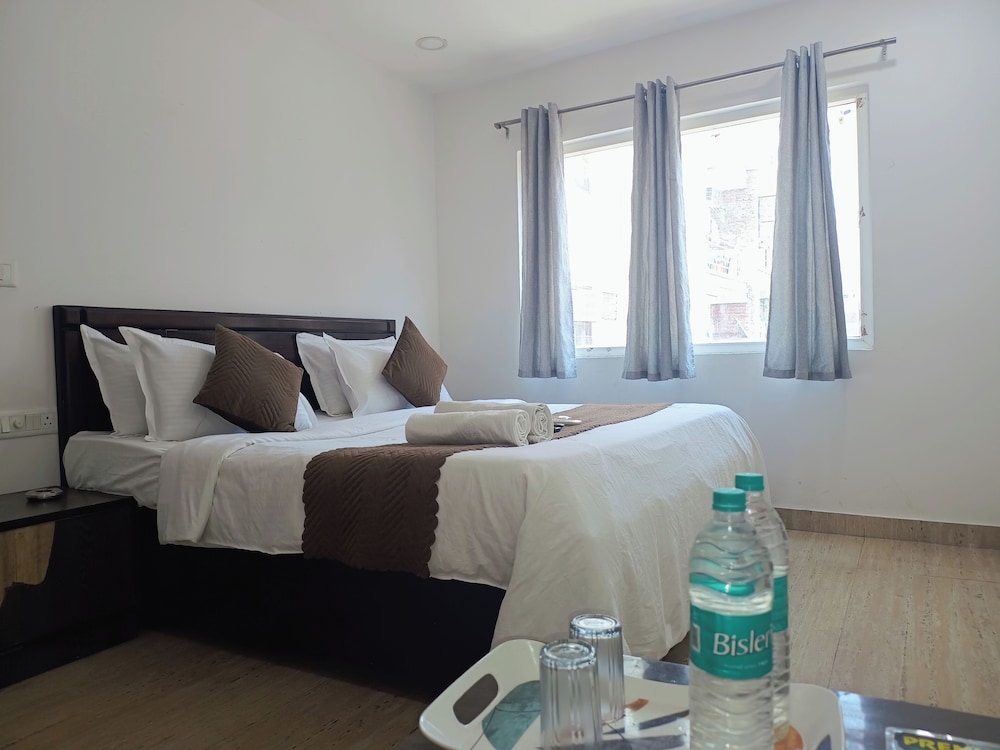 Hotel Crystel Residency by Premium Villa
