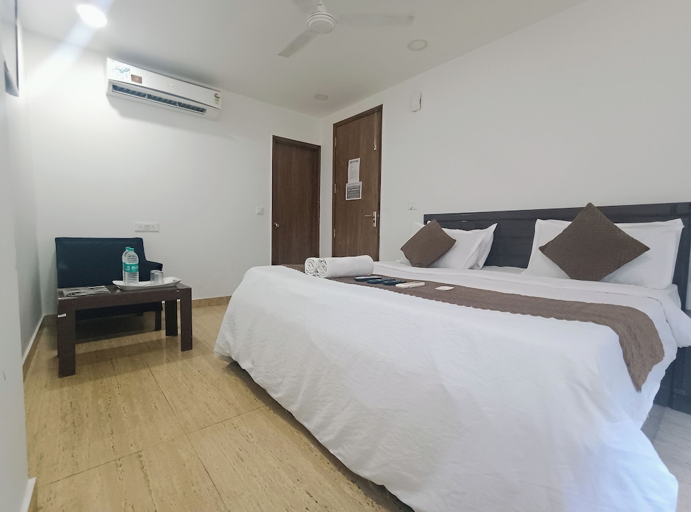 Hotel Crystel Residency by Premium Villa