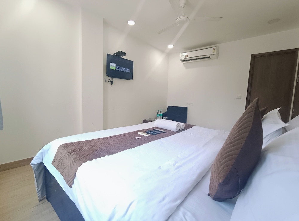 Hotel Crystel Residency by Premium Villa