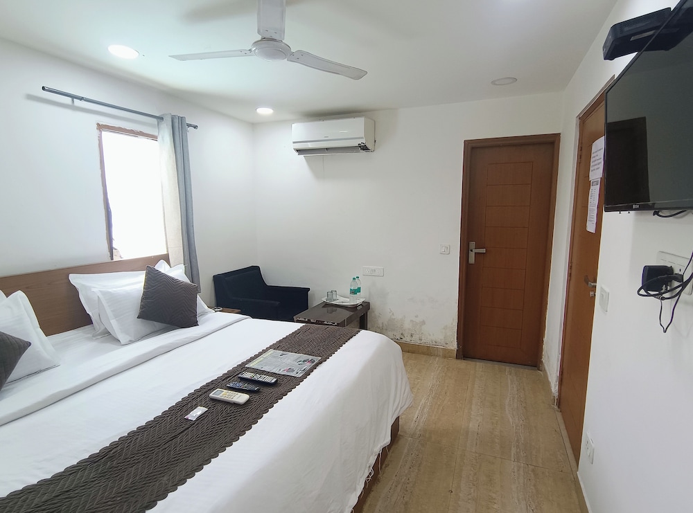 Hotel Crystel Residency by Premium Villa