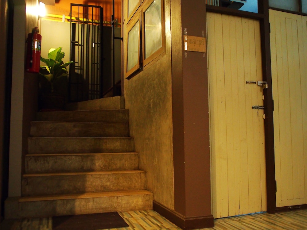 Chommuang Guest House At Ayutthaya.