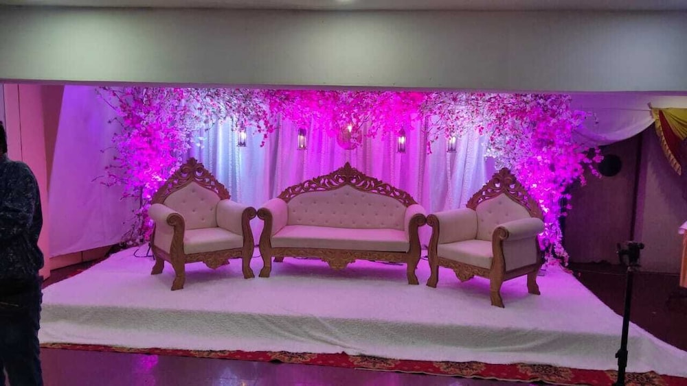 Host Inn International Hotel