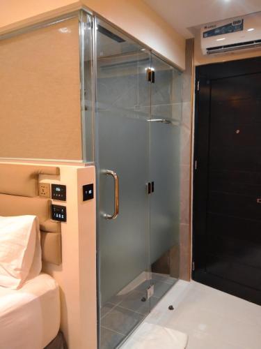 SEMPRE PREMIER INN MACTAN AIRPORT HOTEL