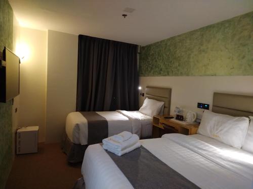 SEMPRE PREMIER INN MACTAN AIRPORT HOTEL