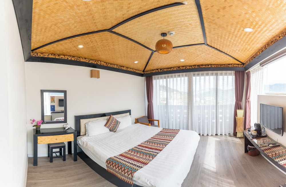 Phuong Nam Mountain View Hotel