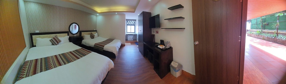 Phuong Nam Mountain View Hotel