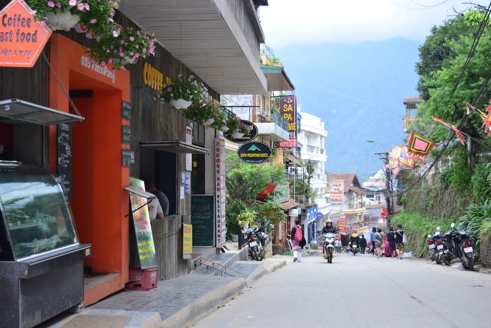 Phuong Nam Mountain View Hotel
