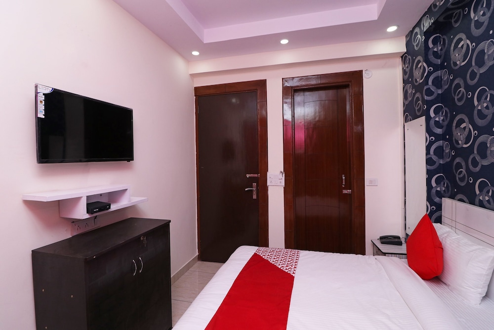 OYO 29362 Signature Residency