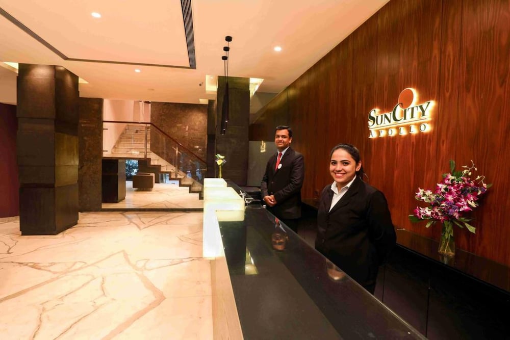 Hotel Suncity Apollo, Colaba