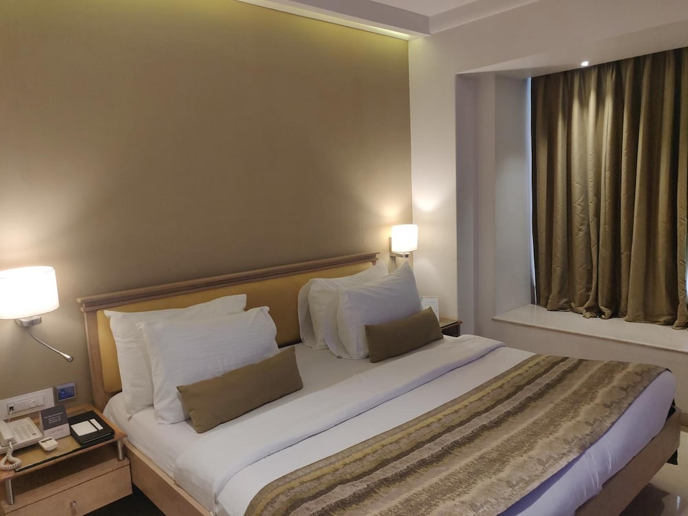 Hotel Suncity Apollo, Colaba