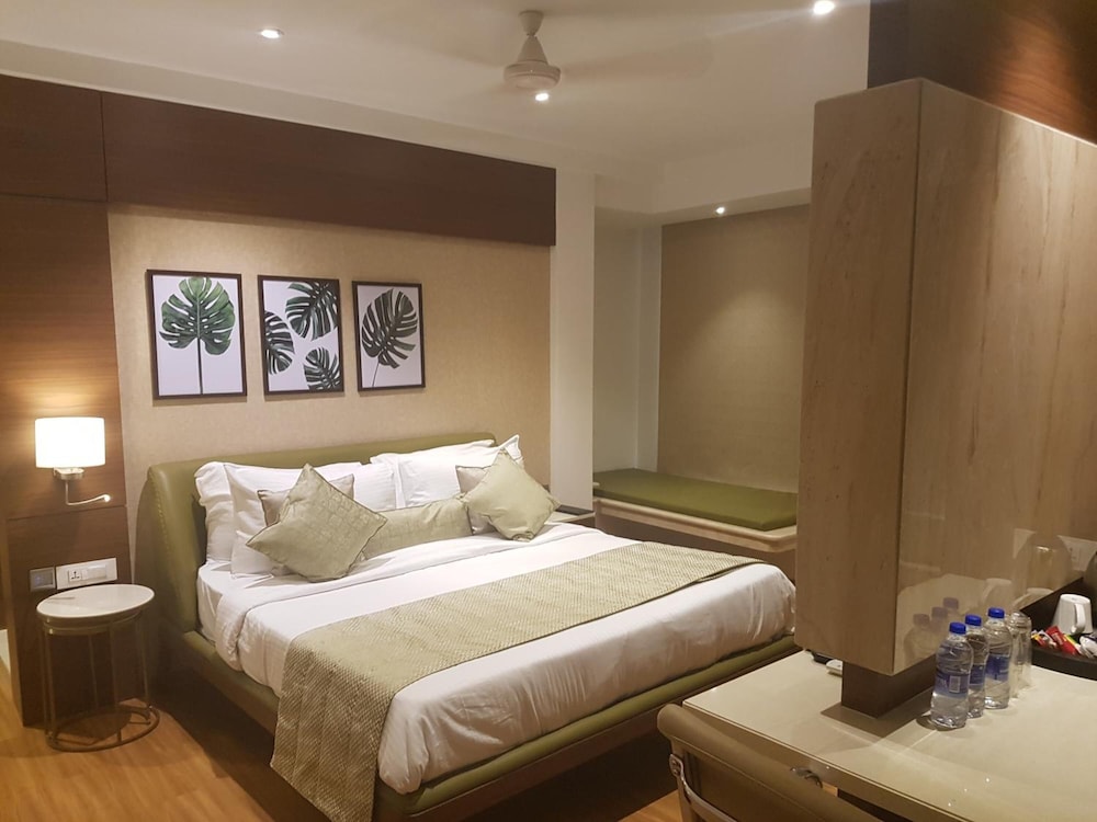 Hotel Suncity Apollo, Colaba