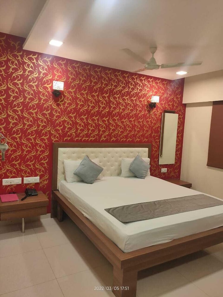 Hotel Vrushali Inn