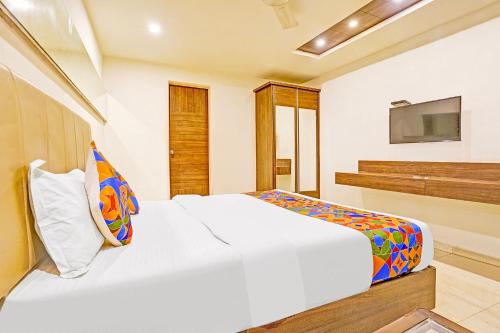 OYO 70229 Hotel Skylight