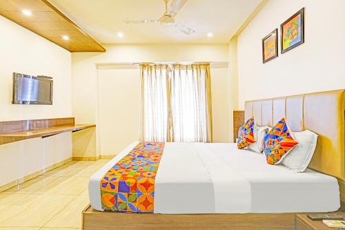 OYO 70229 Hotel Skylight