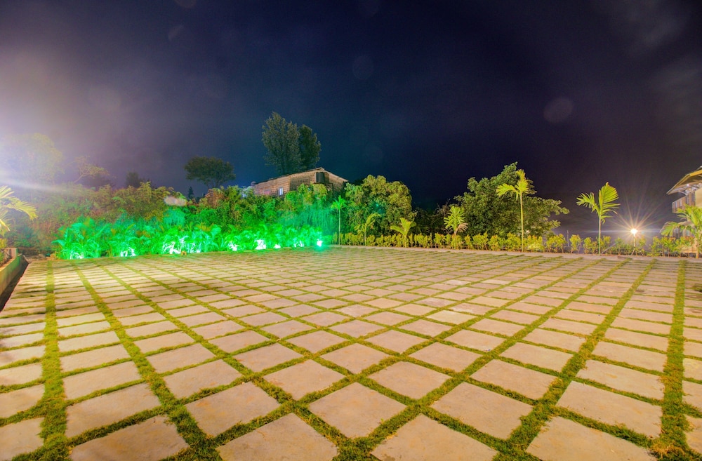 Hotel Hirkani Garden