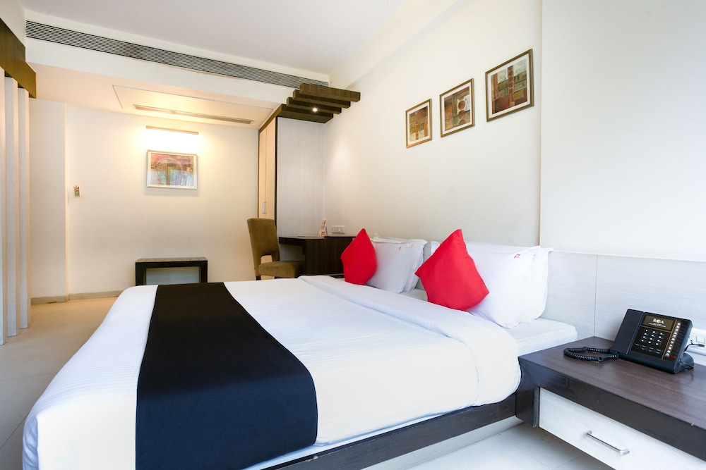 Capital O 45587 The Roa Hotel
