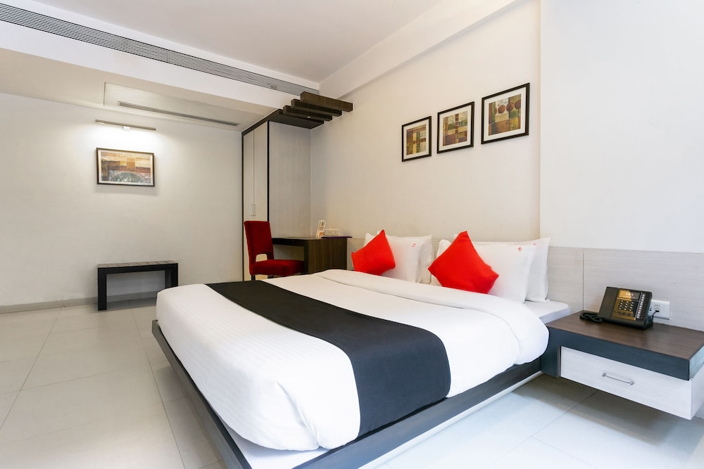 Capital O 45587 The Roa Hotel