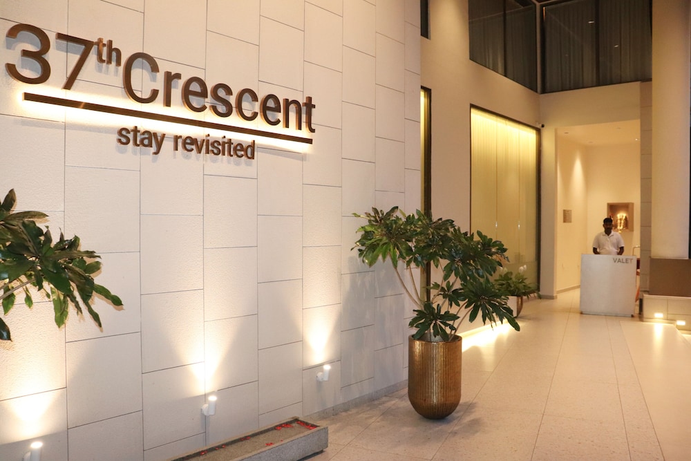37th Crescent - Near Race Course