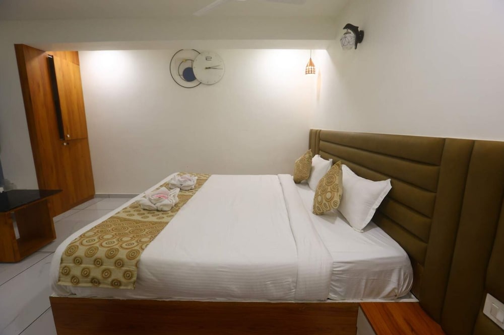 HOTEL RIVA PALACE