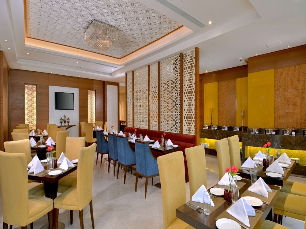 Golden Sarovar Portico
