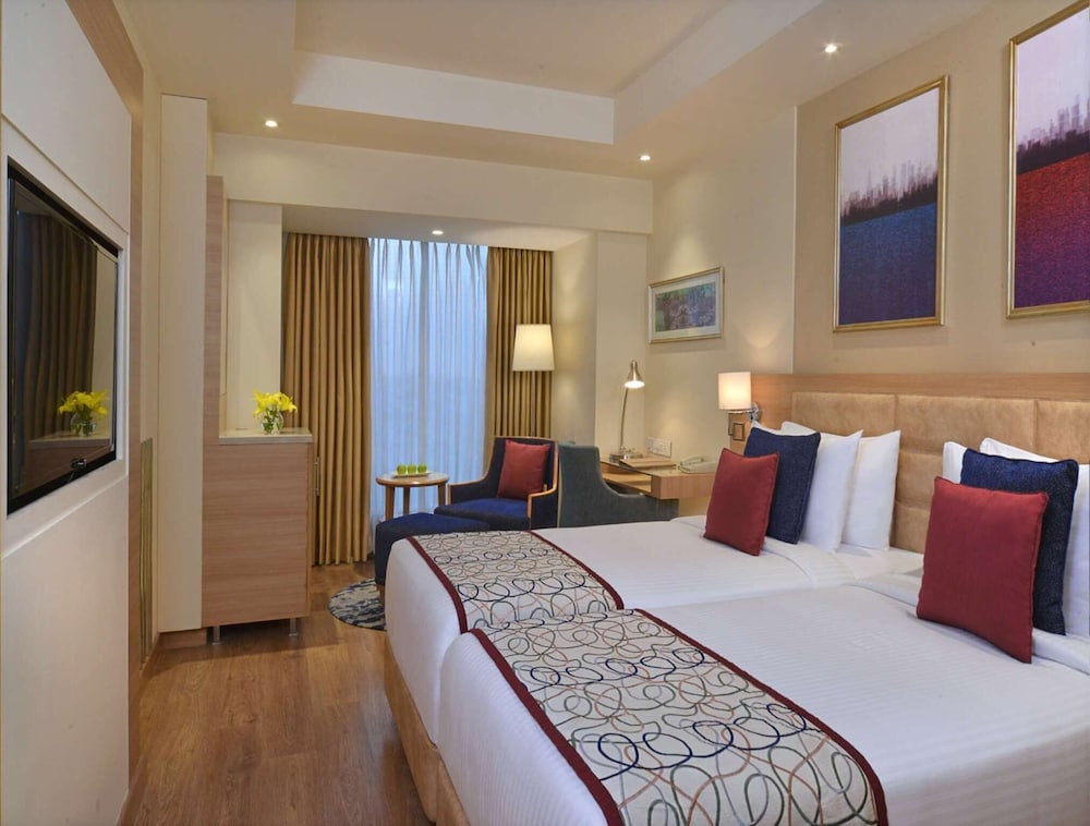 Golden Sarovar Portico