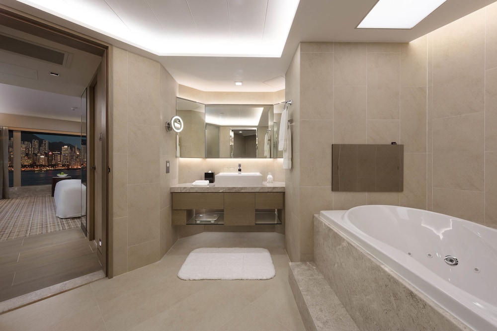 New World Millennium Hong Kong Hotel
