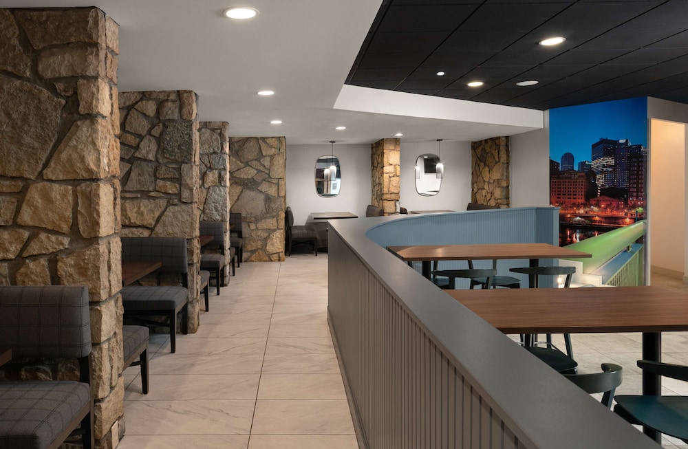 DoubleTree by Hilton Pittsburgh Airport