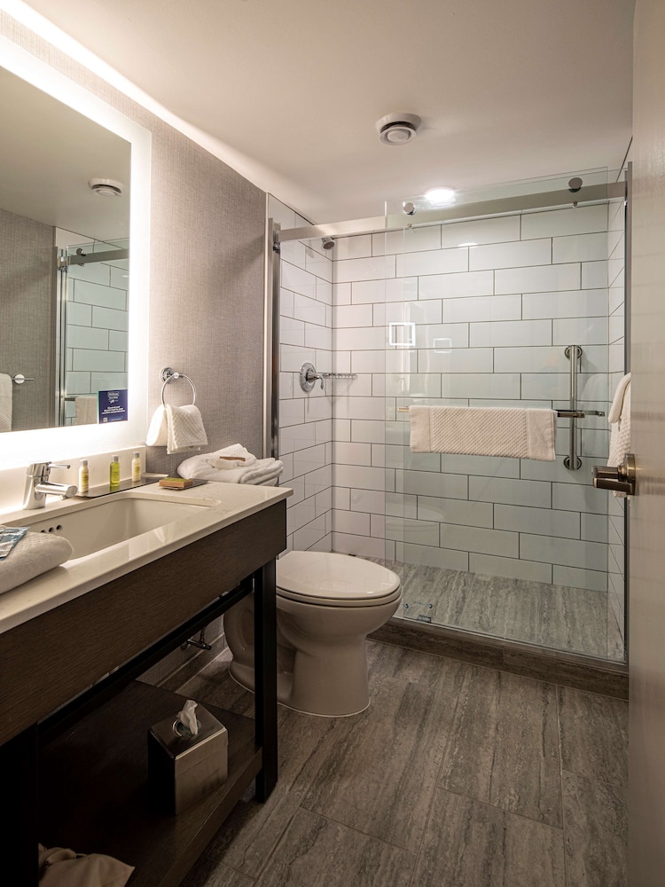 DoubleTree by Hilton Pittsburgh Airport
