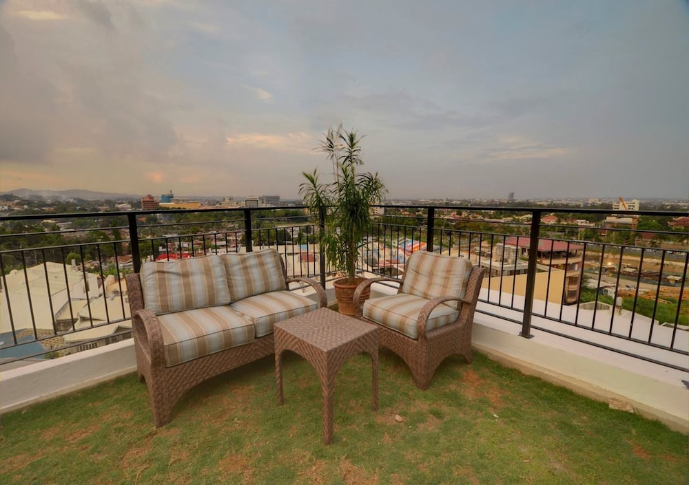 Zerenity Hotel & Suites