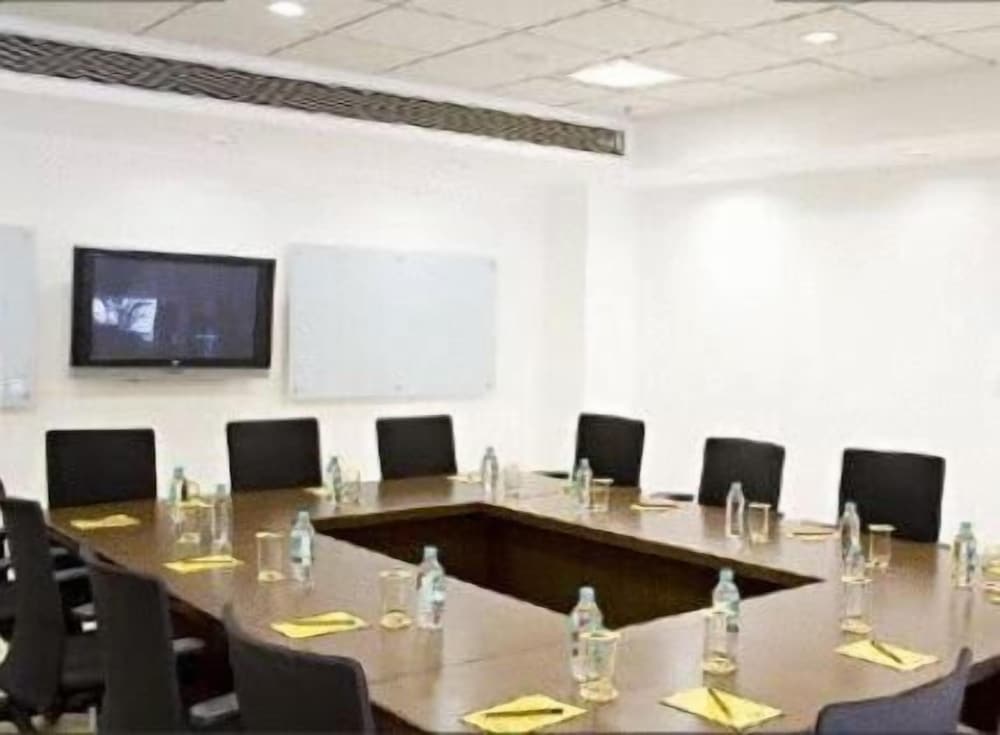  Featherlite Evoma Hotel