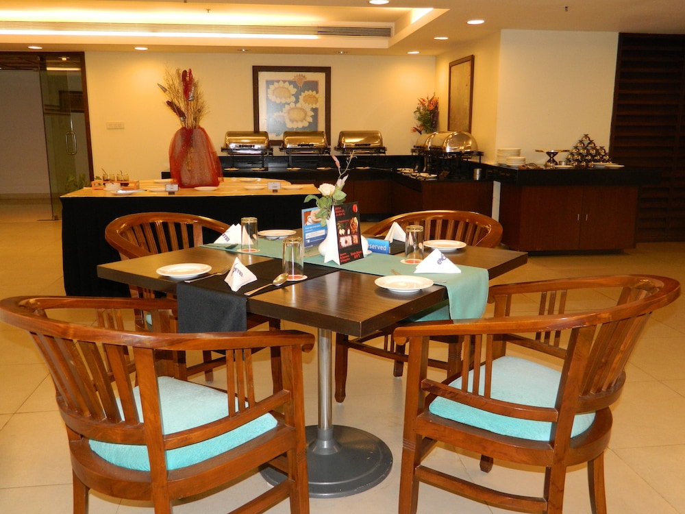  Featherlite Evoma Hotel