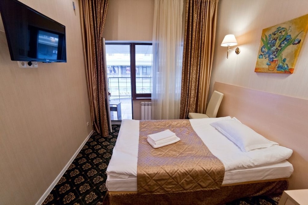 Aruna Hotel