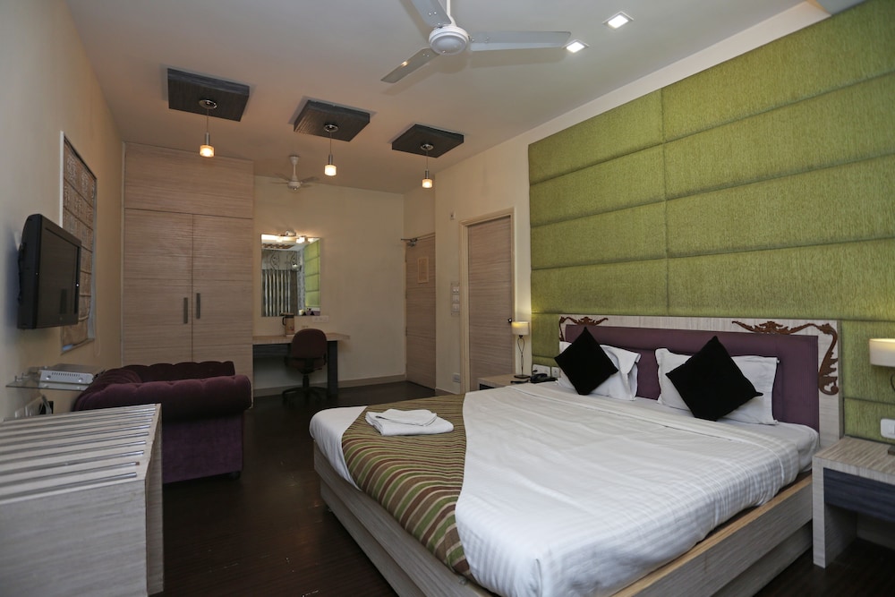 HOTEL RUSHABH HOME