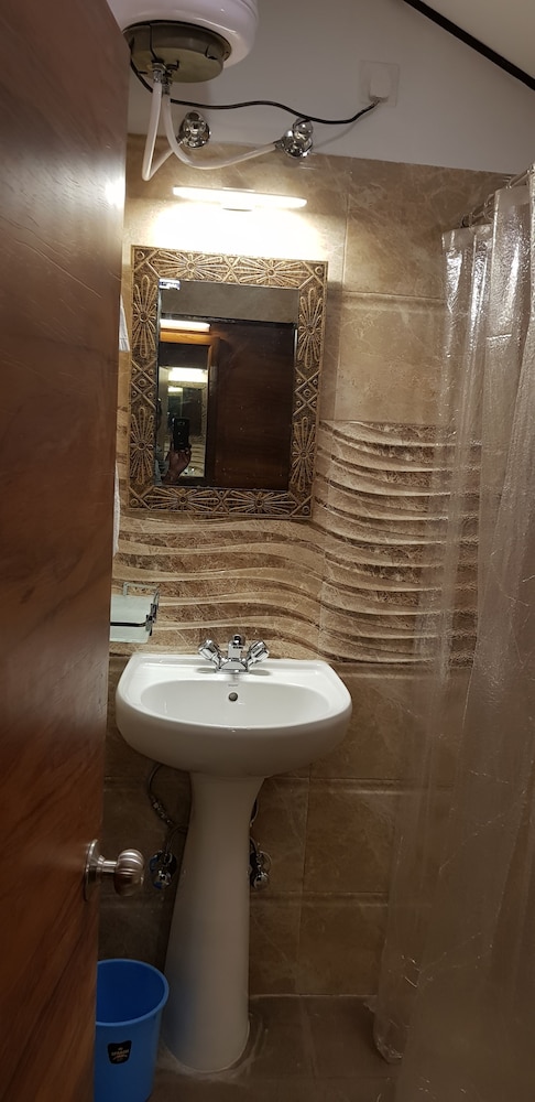 HOTEL RUSHABH HOME