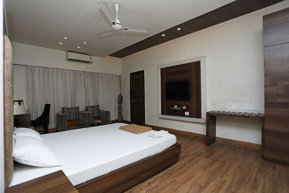 HOTEL RUSHABH HOME
