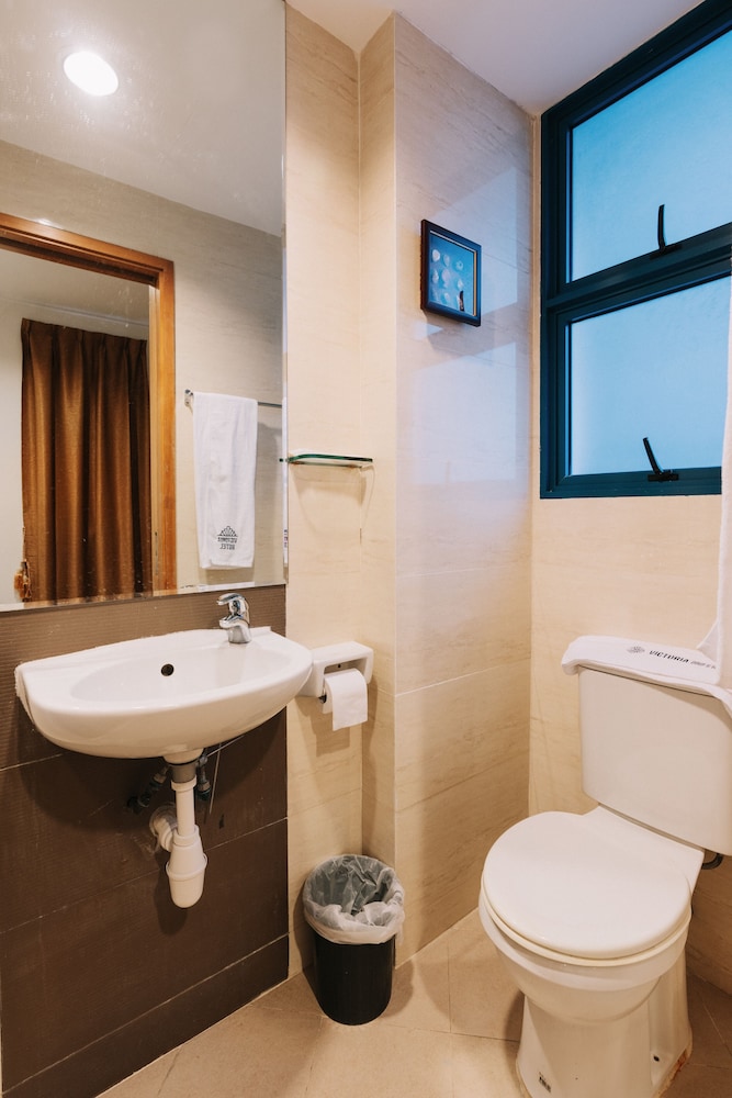 Victoria Hotel, a NuVe Group Collection