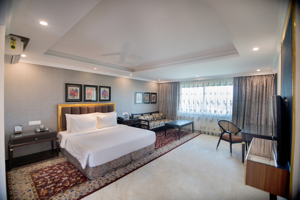 Mayfair Lake Resort, Raipur