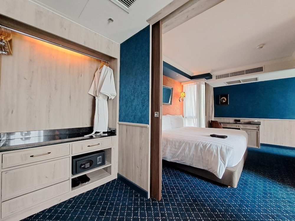 The Coach Hotel Sukhumvit - Asok BTS Bangkok