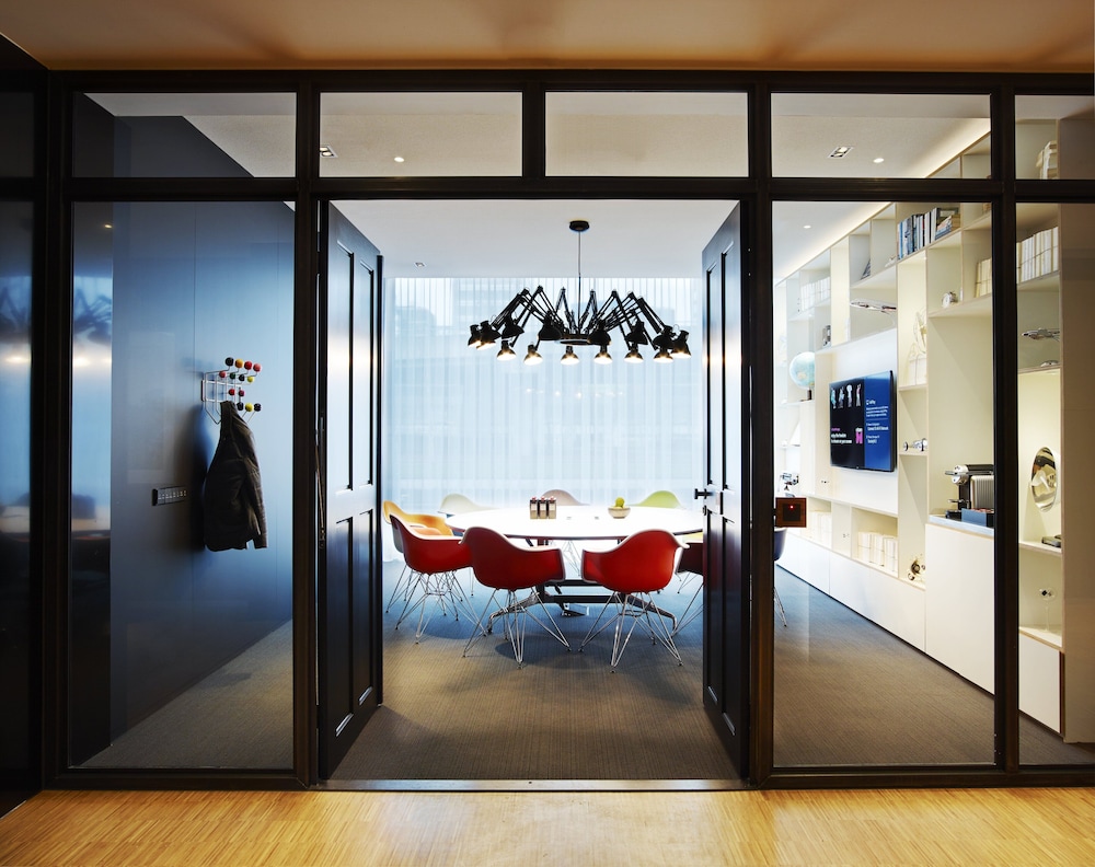 citizenM Schiphol Airport