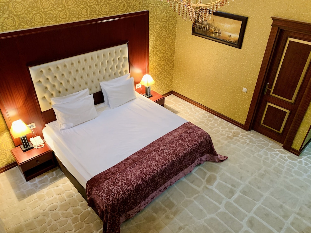 Clover Hotel Baku